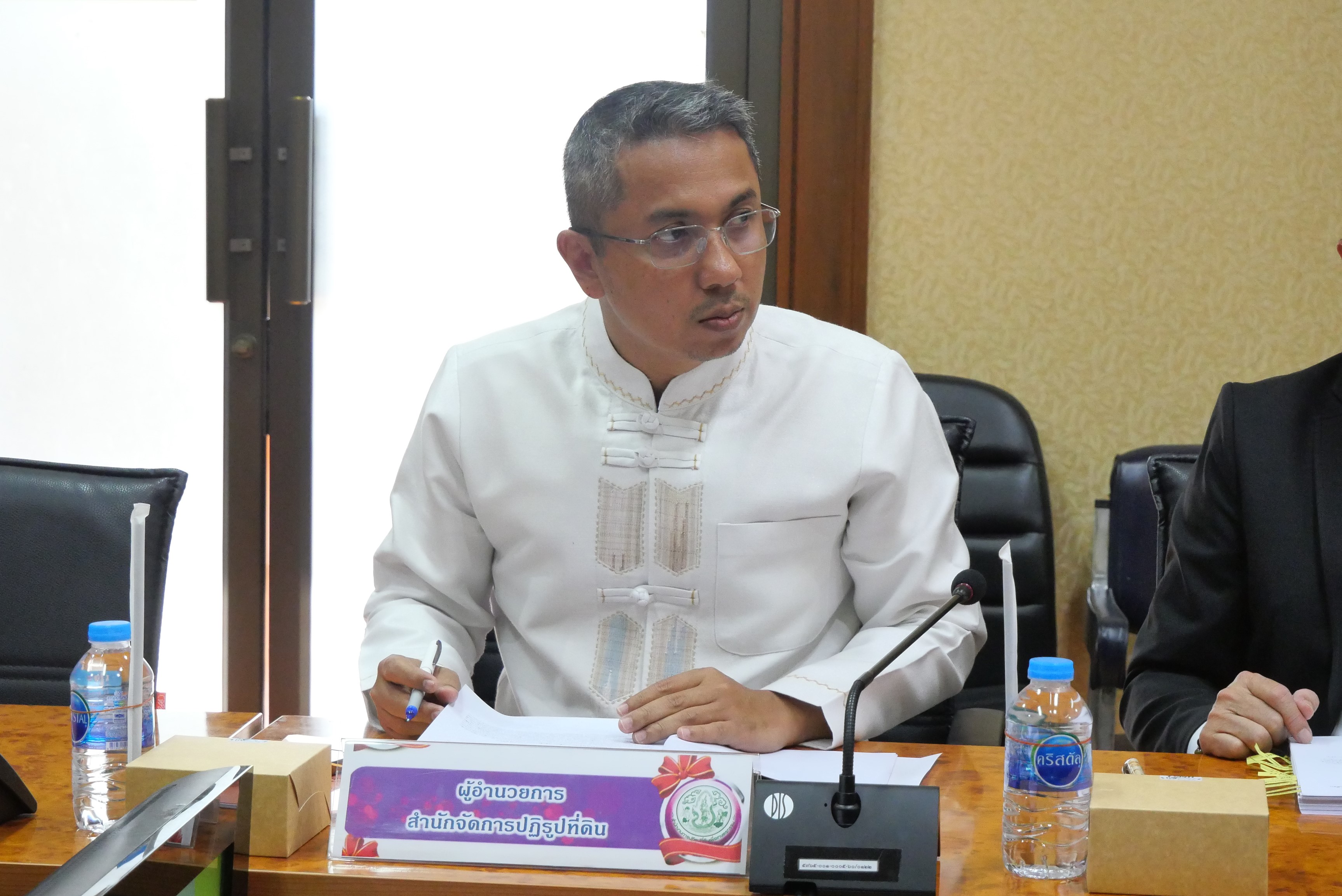 title - ส.ป.ก. ประชุมคณะกรรมการพิจารณาการขอพระราชทานเครื่องราชอิสริยาภรณ์ อันเป็นที่เชิดชูยิ่งช้างเผือก เครื่องราชอิสริยาภรณ์อันมีเกียรติยิ่งมงกุฎไทย และเหรียญจักรพรรดิมาลา ครั้งที่ 1/2569